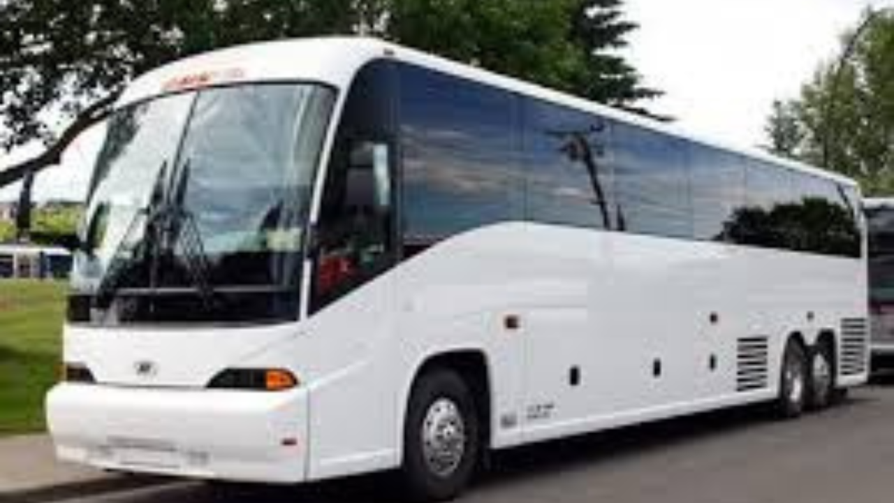 Visit NYC’s Top Tourist Spots Comfortably with New York Charter Bus Rental