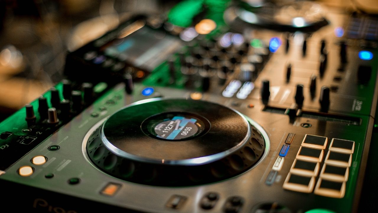 Best AI Music Generator 2027